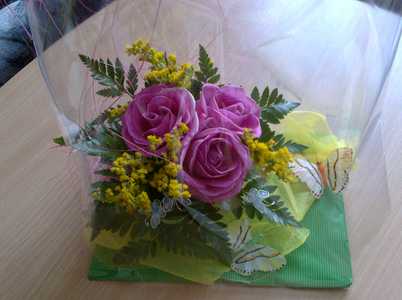 Any of the Russian girls pictured below would appreciate your gift of a beautifull floral arrangement.