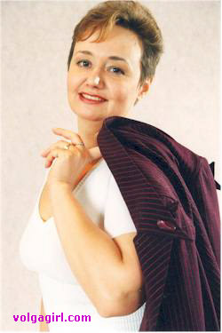 Elena is a 43 year old Russian girl who has registered with mail order bride agency A Volga Girl in the hopes of receiving email correspondence from you.