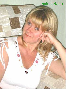 Elena is a 42 year old Russian girl who has registered with mail order bride agency A Volga Girl in the hopes of receiving email correspondence from you.