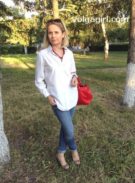 Elena is a 47 year old Russian girl who has registered with mail order bride agency A Volga Girl in the hopes of receiving email correspondence from you.